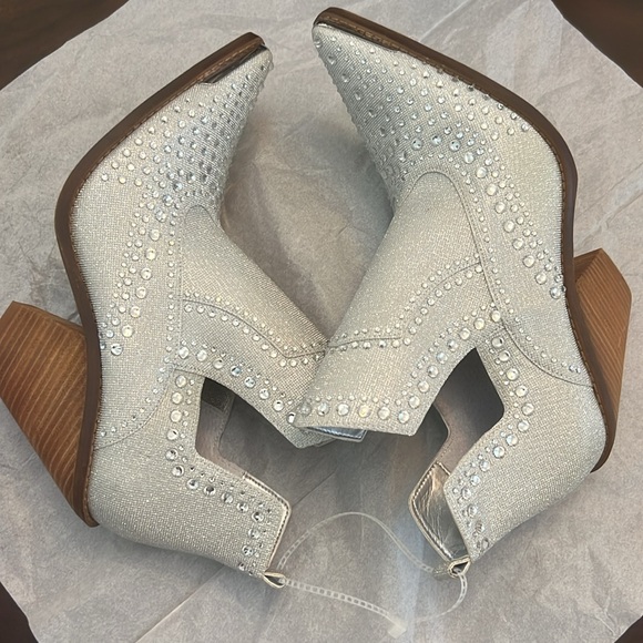 Gianni Bini Brees Rhinestone Metallic Western Booties - Picture 7 of 12